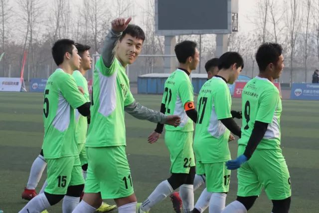 库里13中2仅得4分 绿军52分大胜勇士获11连胜